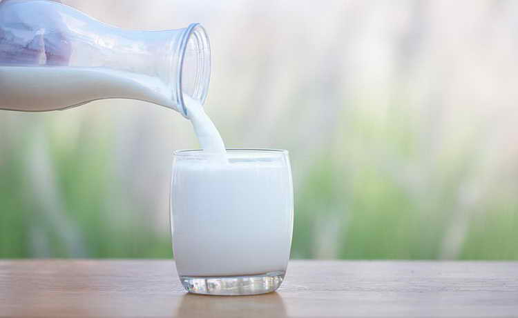 чешутся веки глаз как лечить молоком