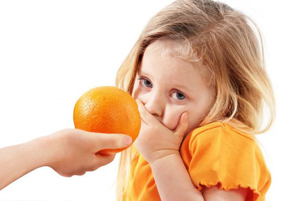 девочка и апельсин