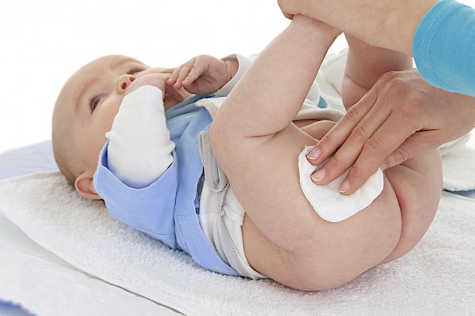 Diaper rash on the bottom of an infant, treatment